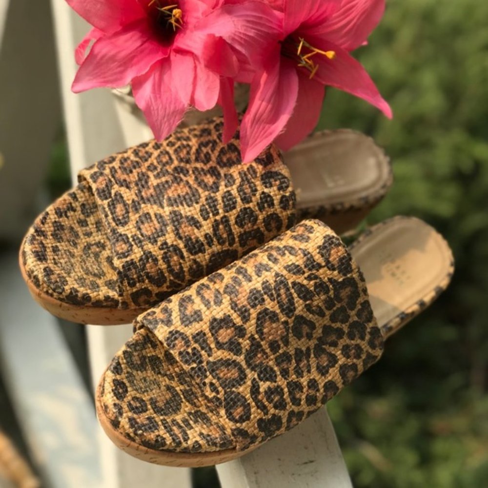 Stuart Weitzman Women's Leopard Platform Slide - Picture 6 of 14